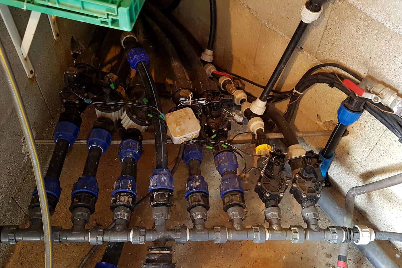 Avant : détail des vannes et des raccords à remplacer
